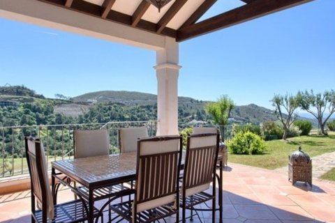 Villa for sale in Benahavis, Malaga, Spain 5 bedrooms, 700 sq.m. No. 62223 - photo 8