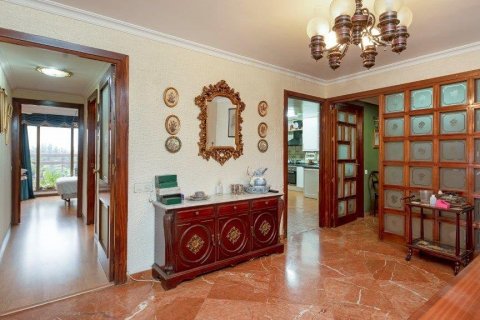 Apartment for sale in Sevilla, Seville, Spain 3 bedrooms, 198 sq.m. No. 61414 - photo 22