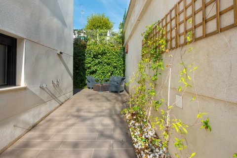 House for sale in Madrid, Spain 4 bedrooms, 365 sq.m. No. 62416 - photo 27