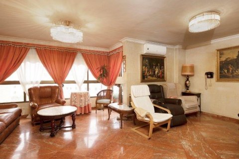 Apartment for sale in Sevilla, Seville, Spain 3 bedrooms, 198 sq.m. No. 61414 - photo 25