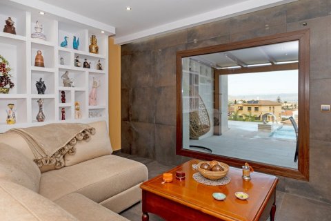Villa for sale in Alhaurin de la Torre, Malaga, Spain 4 bedrooms, 400 sq.m. No. 3714 - photo 30