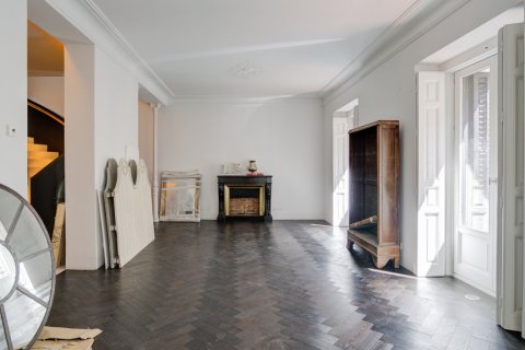 Duplex for sale in Madrid, Spain 4 bedrooms, 350 sq.m. No. 61276 - photo 3
