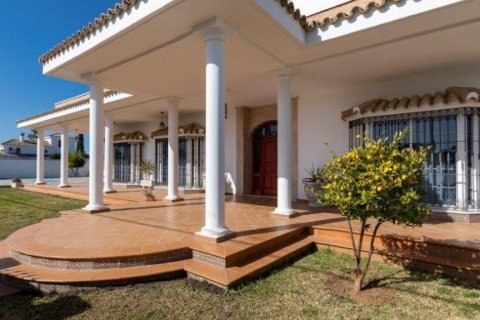 Villa for sale in El Santiscal, Cadiz, Spain 5 bedrooms, 571 sq.m. No. 62047 - photo 7
