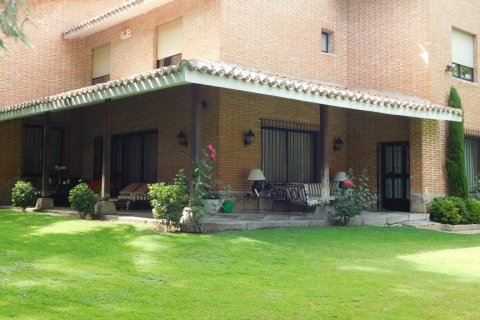 House for sale in Madrid, Spain 6 bedrooms, 675 sq.m. No. 3416 - photo 6