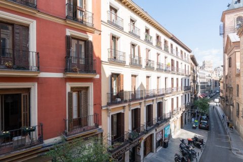 Apartment for sale in Madrid, Spain 4 bedrooms, 163 sq.m. No. 61070 - photo 8