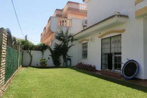 Villa for sale in Chipiona, Cadiz, Spain 5 bedrooms, 294 sq.m. No. 3312 - photo 2