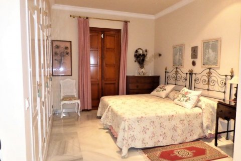 Townhouse for sale in Sevilla, Seville, Spain 9 bedrooms, 600 sq.m. No. 3379 - photo 4