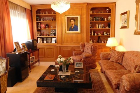 House for sale in Madrid, Spain 7 bedrooms, 484 sq.m. No. 3510 - photo 16