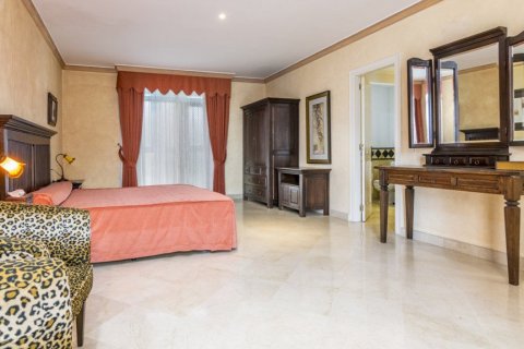 Duplex for sale in El Paraiso, Alicante, Spain 3 bedrooms, 254 sq.m. No. 61611 - photo 8