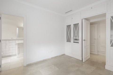 Apartment for sale in Jerez de la Frontera, Cadiz, Spain 5 bedrooms, 430 sq.m. No. 61618 - photo 21
