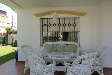 Villa for sale in Chipiona, Cadiz, Spain 5 bedrooms, 294 sq.m. No. 3312 - photo 6