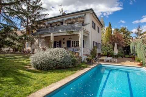 Villa for sale in Madrid, Spain 5 bedrooms, 554 sq.m. No. 3361 - photo 23
