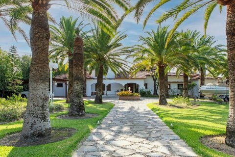 Villa for sale in El Bosque, Murcia, Spain 5 bedrooms, 320 sq.m. No. 3256 - photo 2