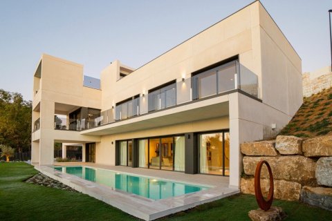 Villa for sale in Benalmadena, Malaga, Spain 4 bedrooms, 556 sq.m. No. 3962 - photo 1