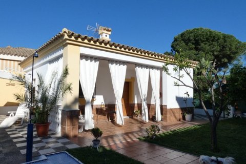 Villa for sale in El Santiscal, Cadiz, Spain 5 bedrooms, 160 sq.m. No. 3406 - photo 4