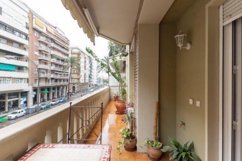 Apartment for sale in Sevilla, Seville, Spain 7 bedrooms, 308 sq.m. No. 61591 - photo 28