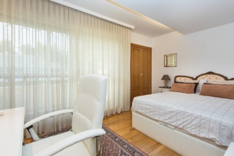 House for sale in Madrid, Spain 6 bedrooms, 575 sq.m. No. 61978 - photo 24