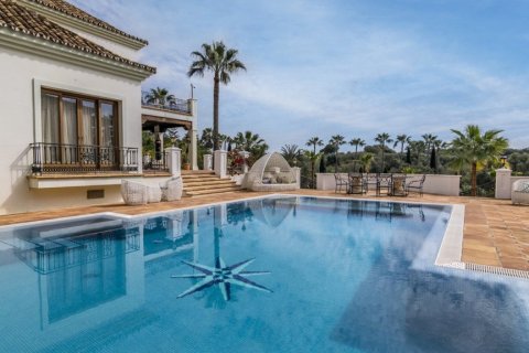 Villa for sale in El Paraiso, Alicante, Spain 16 bedrooms, 890.28 sq.m. No. 62035 - photo 7