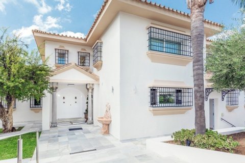 Villa for sale in Rio Real, Malaga, Spain 7 bedrooms, 751 sq.m. No. 3201 - photo 20
