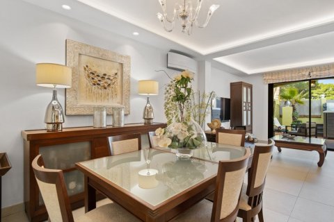 House for sale in Marbella, Malaga, Spain 5 bedrooms, 225 sq.m. No. 62997 - photo 2
