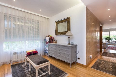 House for sale in Madrid, Spain 6 bedrooms, 575 sq.m. No. 61978 - photo 11
