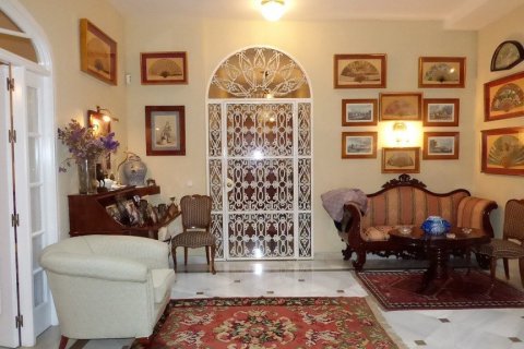 Townhouse for sale in Sevilla, Seville, Spain 9 bedrooms, 600 sq.m. No. 3379 - photo 5