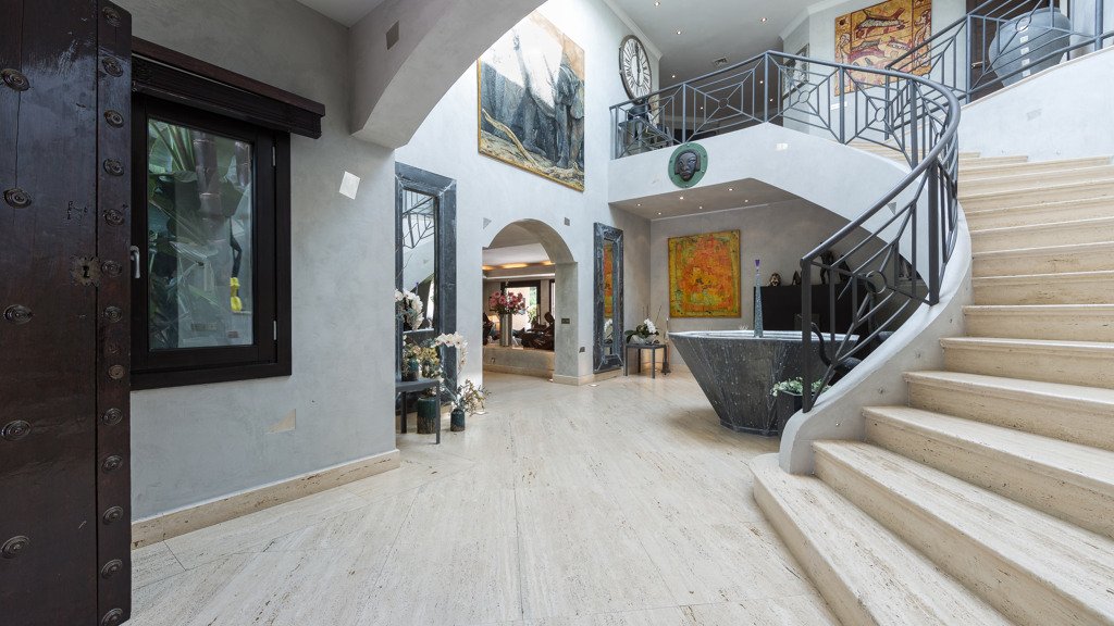 Villa i El Paraiso, Malaga, Spanien 11 sovrum, 1069.67 kvm. Nr. 3453