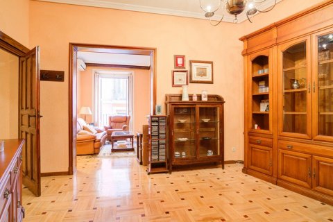 Apartment for sale in Madrid, Spain 4 bedrooms, 163 sq.m. No. 61070 - photo 9