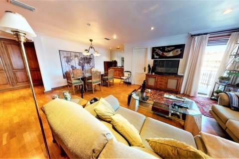Apartment for sale in Valencia, Spain 4 bedrooms, 159 sq.m. No. 62675 - photo 5