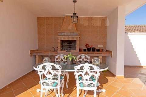Villa for sale in El Santiscal, Cadiz, Spain 5 bedrooms, 571 sq.m. No. 62047 - photo 8