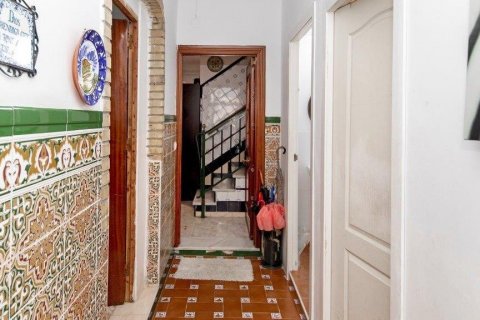 Townhouse for sale in Sevilla, Seville, Spain 6 bedrooms, 165 sq.m. No. 62998 - photo 18