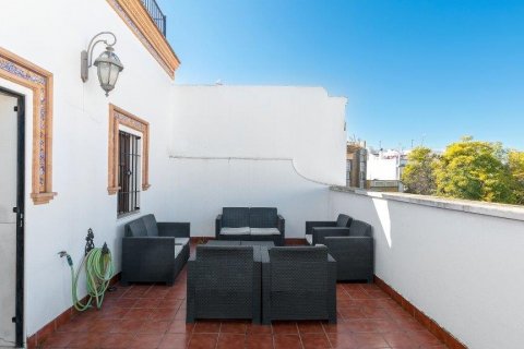 Duplex for sale in Sevilla, Seville, Spain 5 bedrooms, 222 sq.m. No. 61932 - photo 9