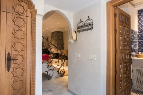 Townhouse for sale in Marbella, Malaga, Spain 6 bedrooms, 167 sq.m. No. 61994 - photo 23
