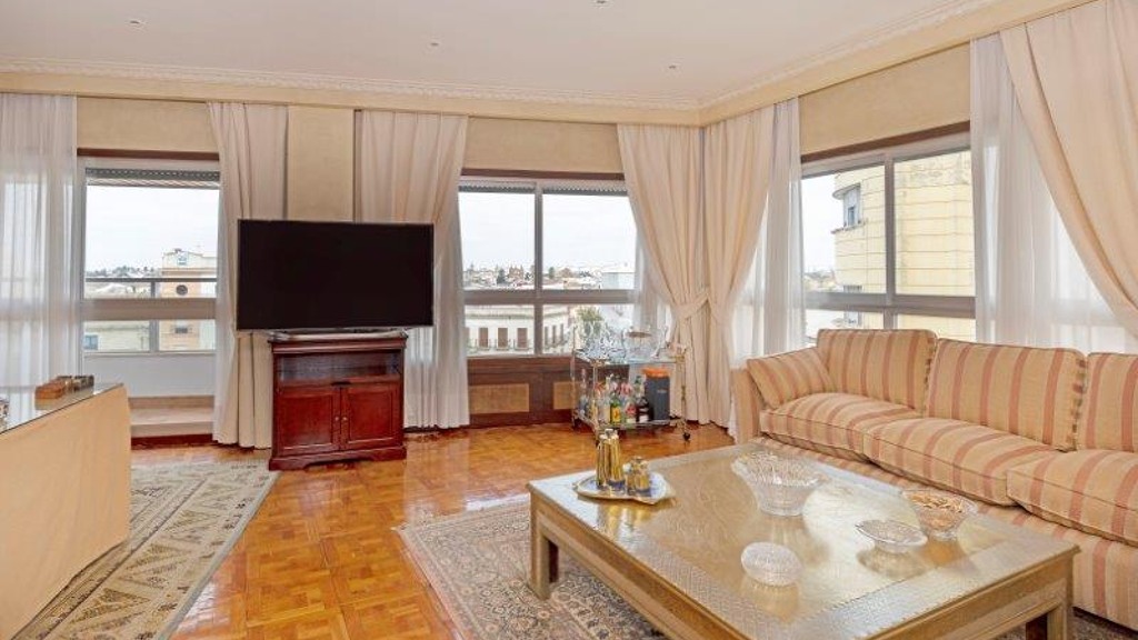Dzīvoklis Jerez de la Frontera, Cadiz, Spānijā 4 istabas, 371.15 m2 Nr. 61015