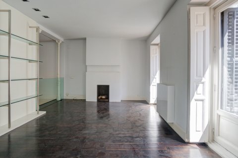 Duplex for sale in Madrid, Spain 4 bedrooms, 350 sq.m. No. 61276 - photo 20