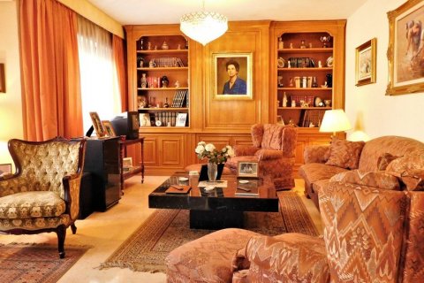 House for sale in Madrid, Spain 7 bedrooms, 484 sq.m. No. 3510 - photo 17