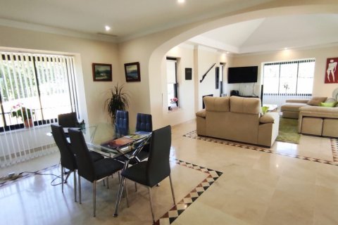 Villa for sale in Cadiz, Spain 6 bedrooms, 435 sq.m. No. 61980 - photo 17