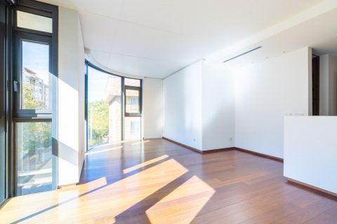 Triplex for sale in Madrid, Spain 5 bedrooms, 486 sq.m. No. 2388 - photo 16