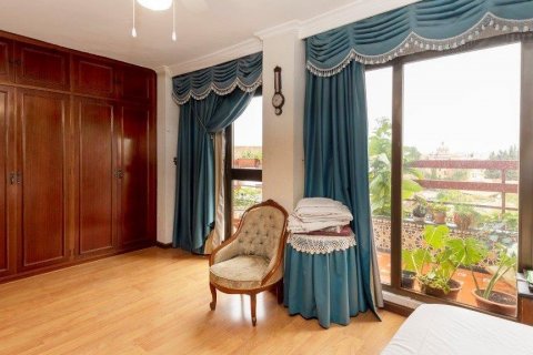 Apartment for sale in Sevilla, Seville, Spain 3 bedrooms, 198 sq.m. No. 61414 - photo 5
