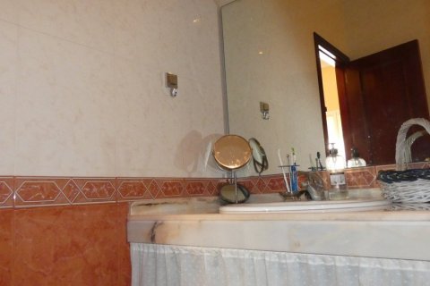 Villa for sale in El Santiscal, Cadiz, Spain 5 bedrooms, 160 sq.m. No. 3406 - photo 16