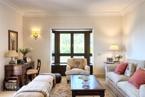 Villa for sale in Benahavis, Malaga, Spain 5 bedrooms, 700 sq.m. No. 62223 - photo 28