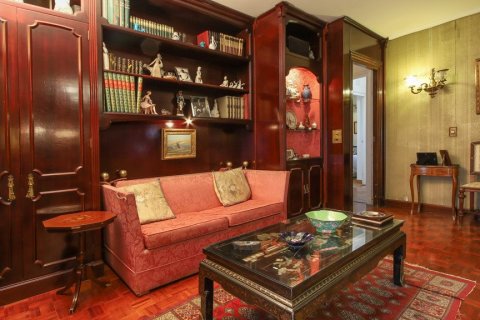 Apartment for sale in Madrid, Spain 5 bedrooms, 337 sq.m. No. 61246 - photo 4