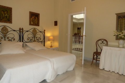 Townhouse for sale in Sevilla, Seville, Spain 9 bedrooms, 600 sq.m. No. 3379 - photo 25